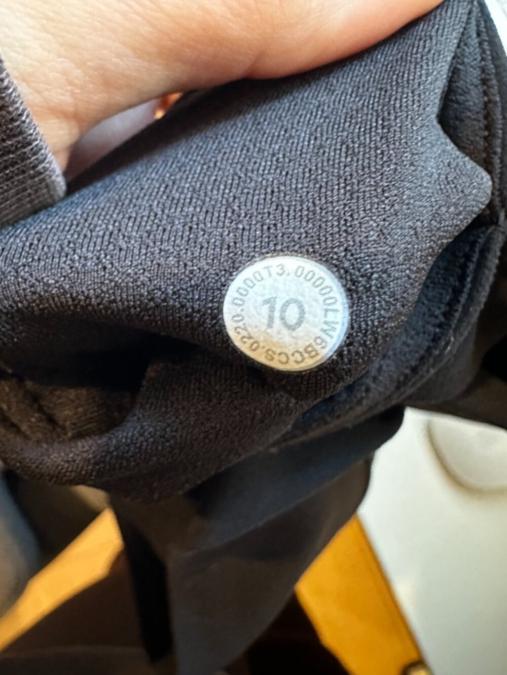 Lululemon Black High Rise Crop Leggings V Contour Seam Size 10 - Picture 5 of 5